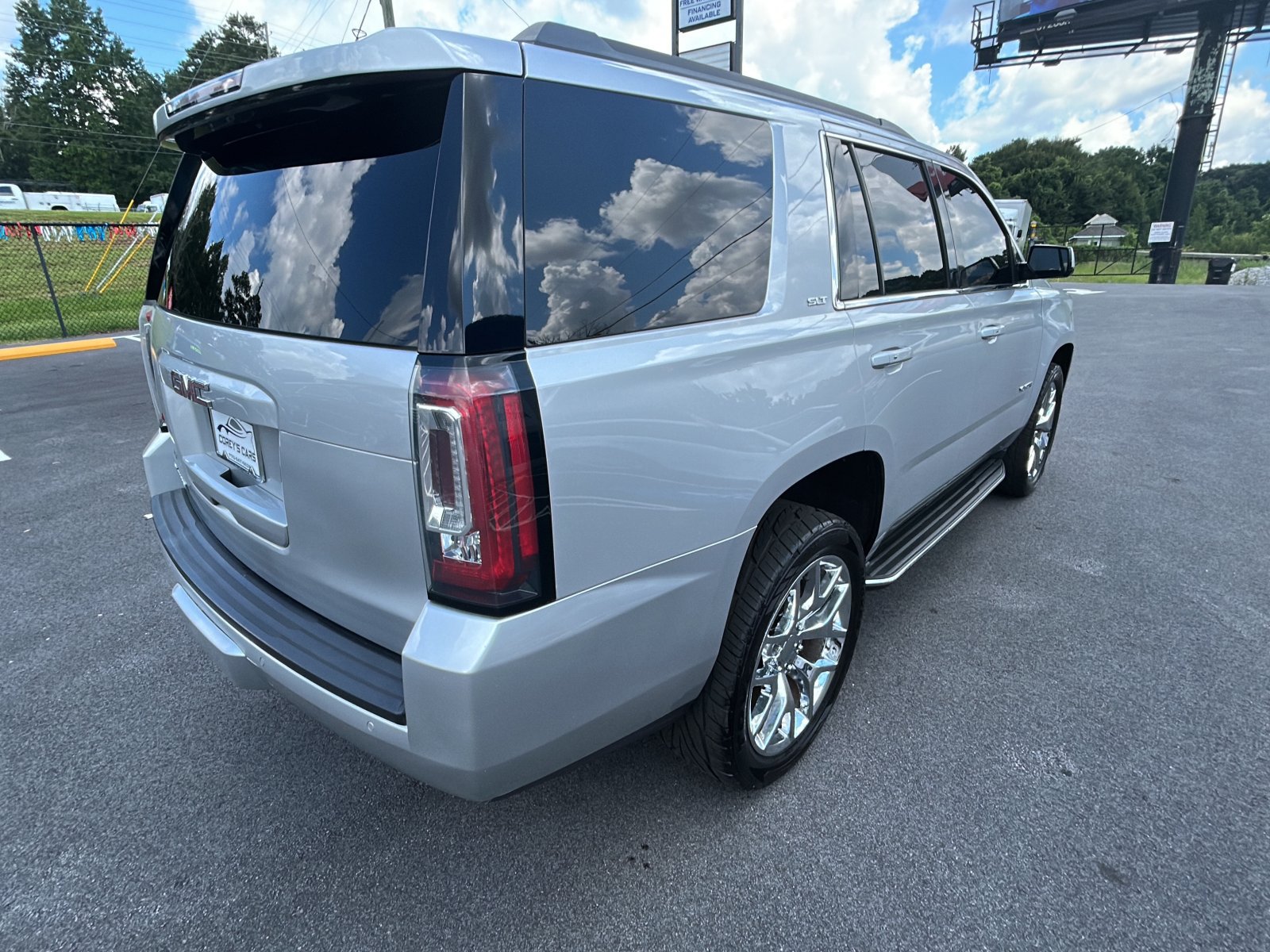 Used 2017 GMC Yukon SLT AWD/4WD image 5