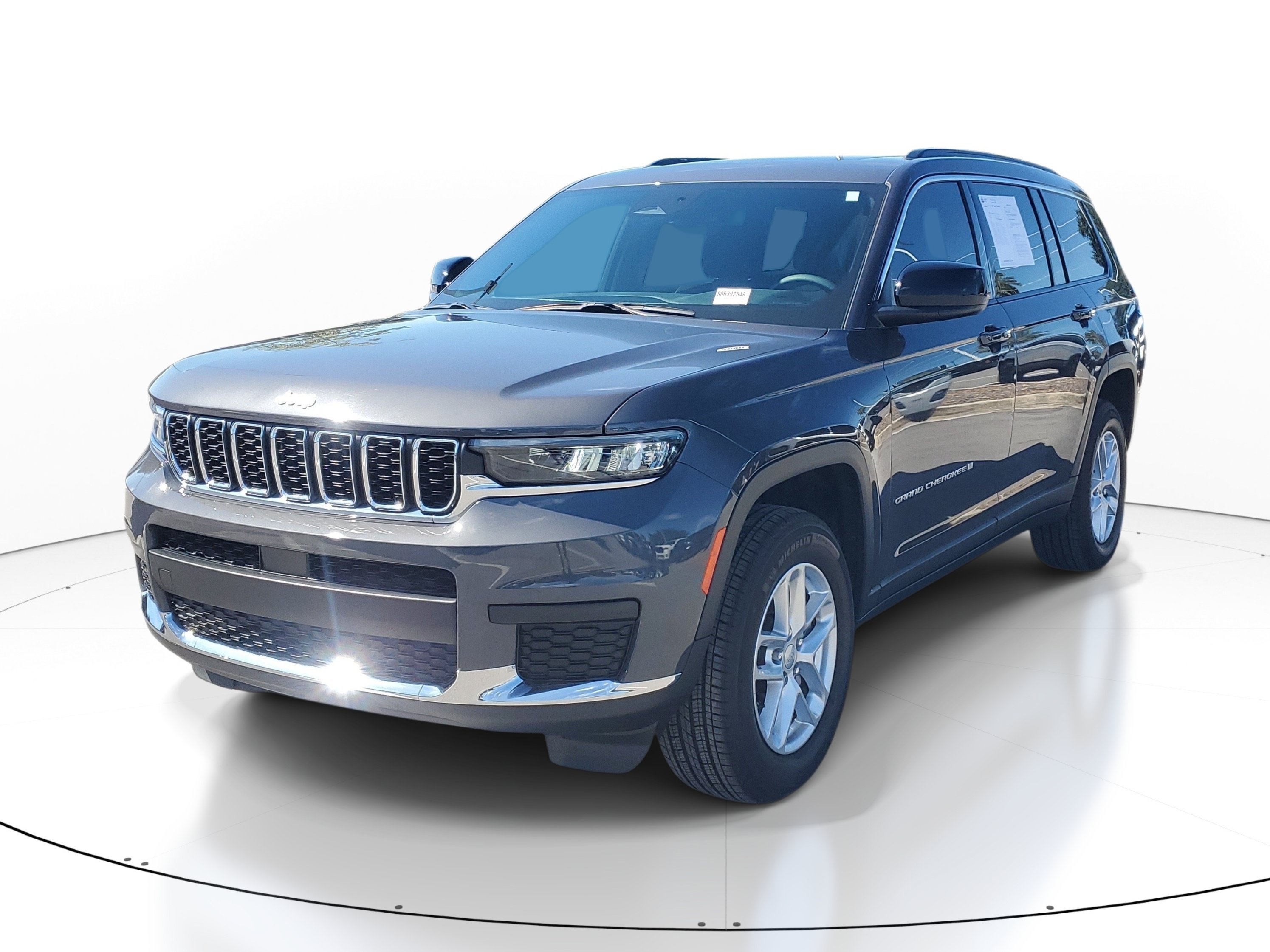 Used 2025 Jeep Grand Cherokee L Laredo RWD image 4