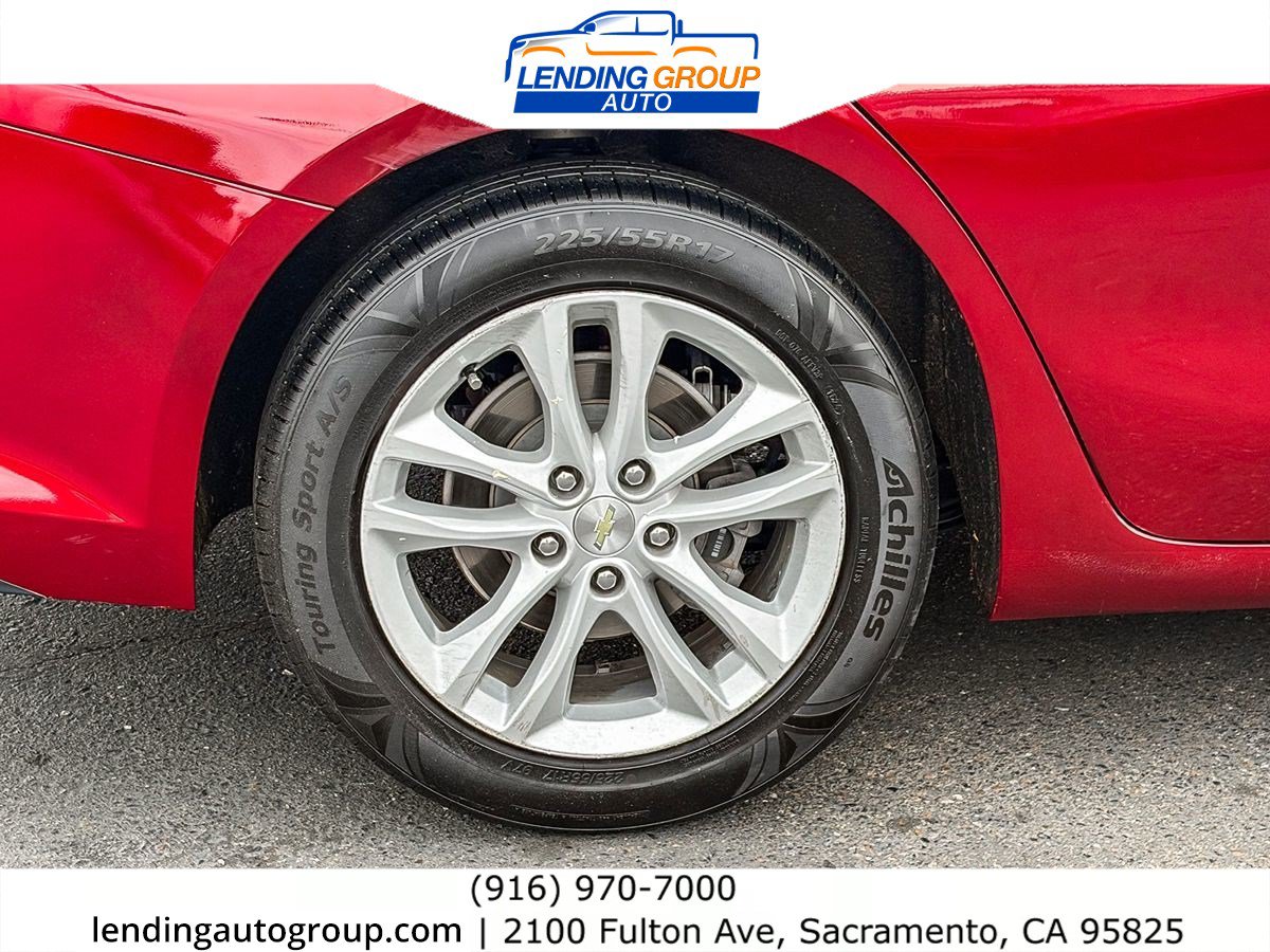 Used 2017 Chevrolet Malibu LT FWD image 10