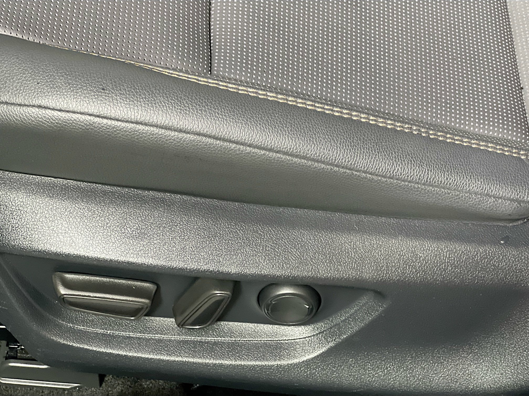 Used 2025 Toyota Camry XLE FWD image 15