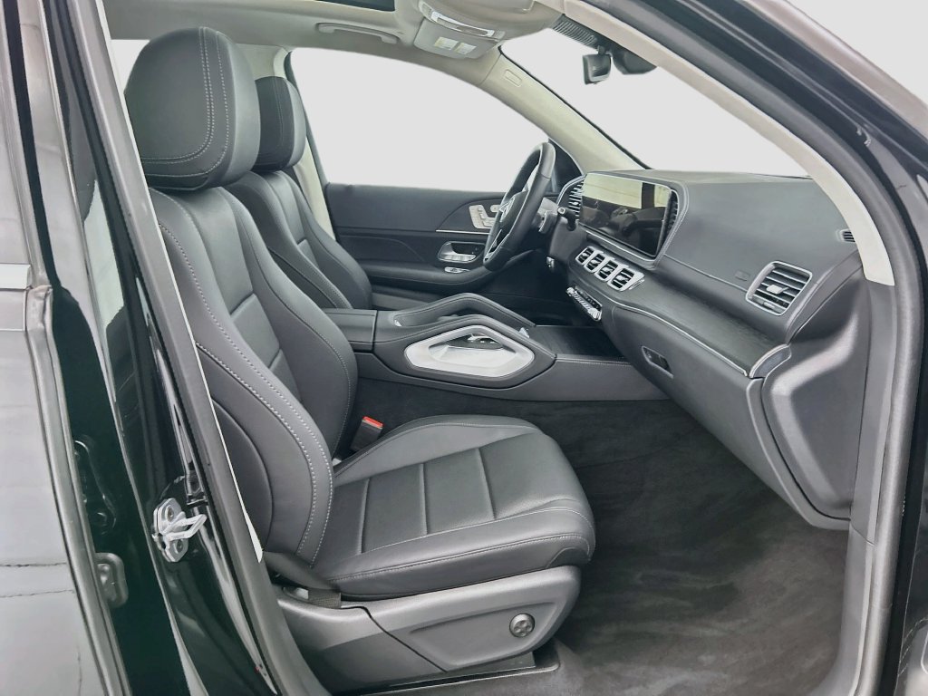 Certified 2026 Mercedes-Benz GLS 450 4MATIC image 19