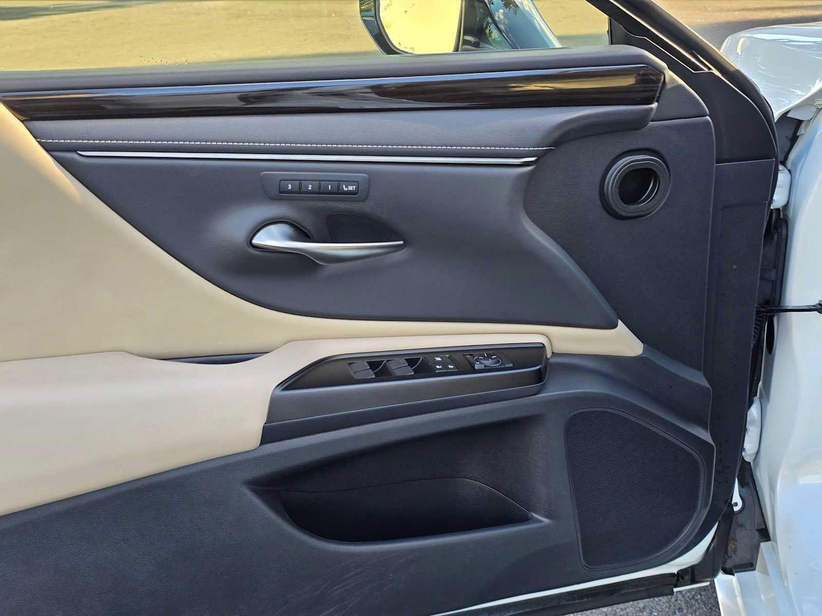 Used 2019 Lexus ES 300h w/ Premium Package FWD image 22