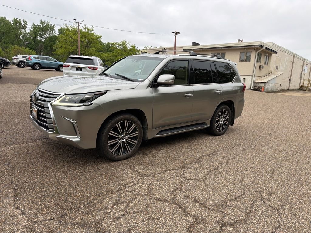 Used 2021 Lexus LX 570 4WD w/ Luxury Package image 3