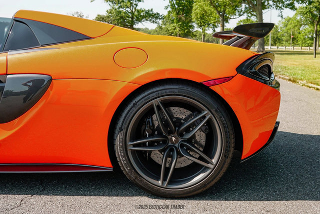 Used 2019 McLaren 570S Spider image 5