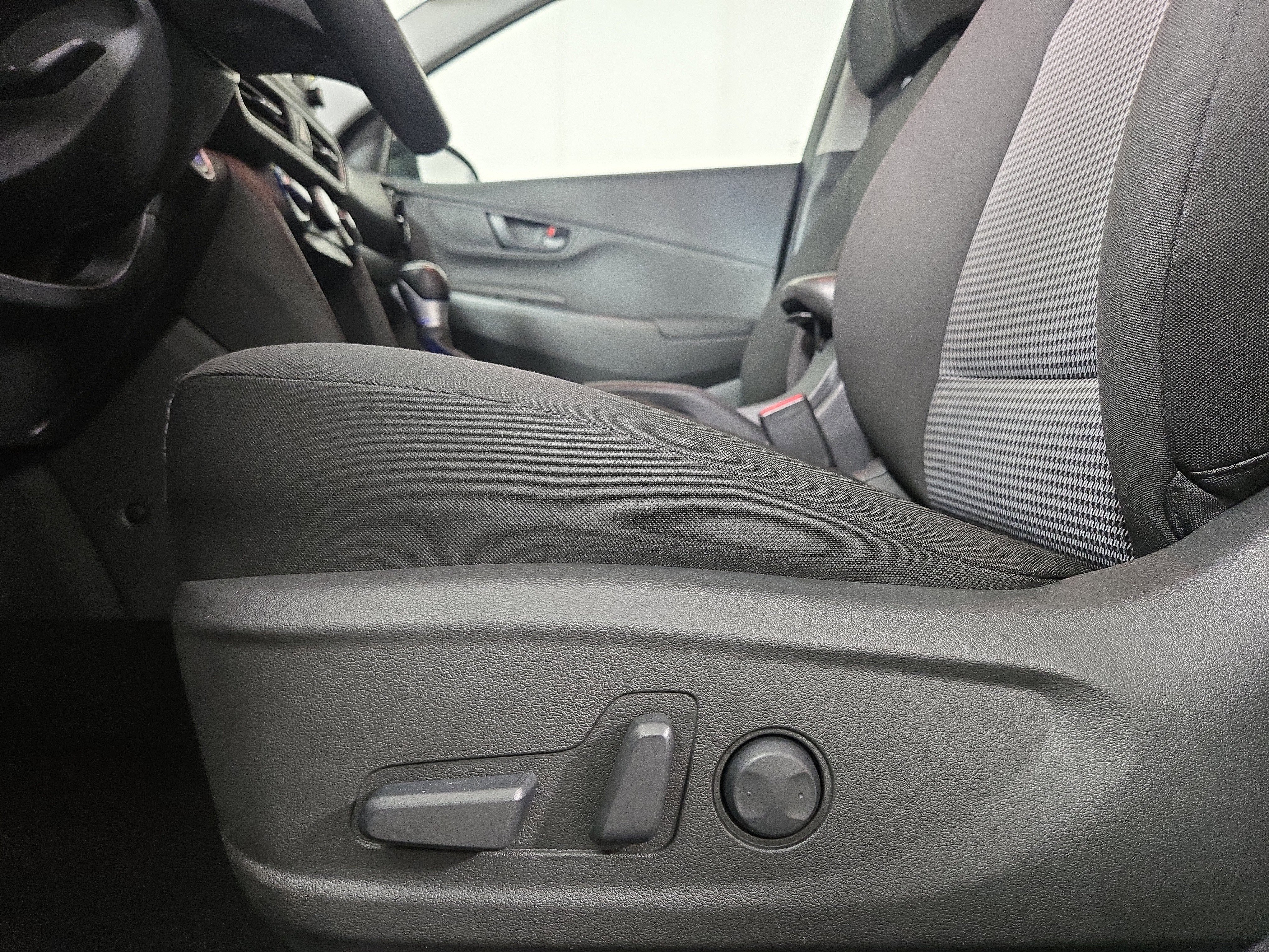 Used 2021 Hyundai Kona SEL Plus image 30