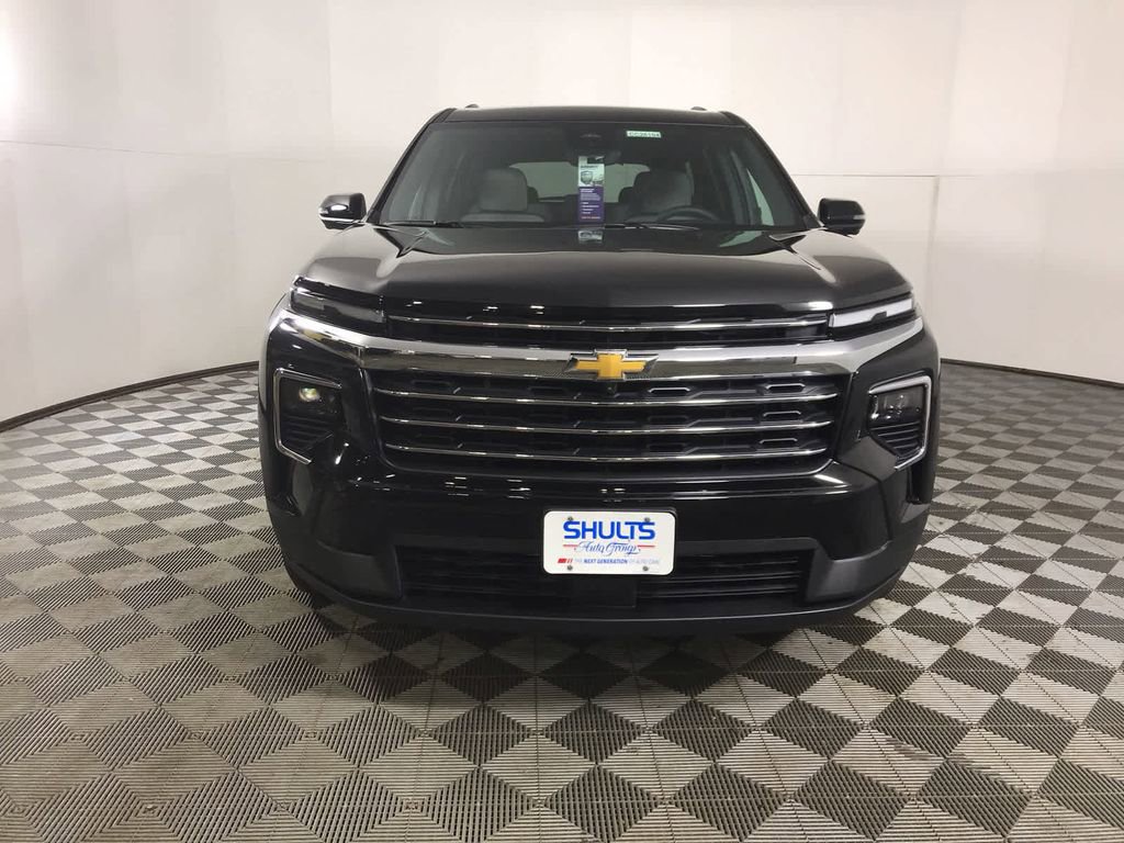 New 2026 Chevrolet Traverse LT w/ Driver Confidence Package AWD/4WD image 2