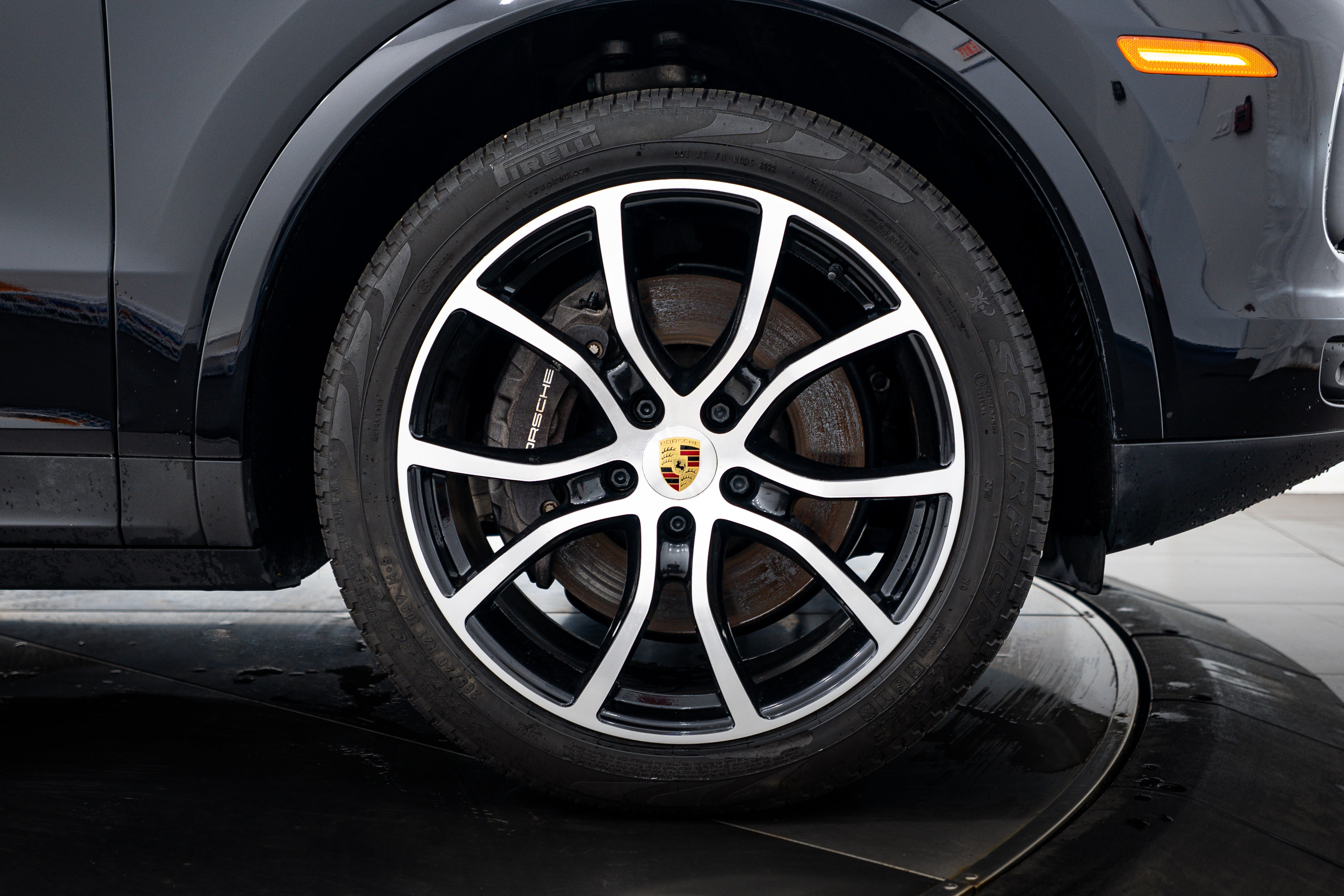 Certified 2022 Porsche Cayenne Platinum Edition AWD/4WD image 11