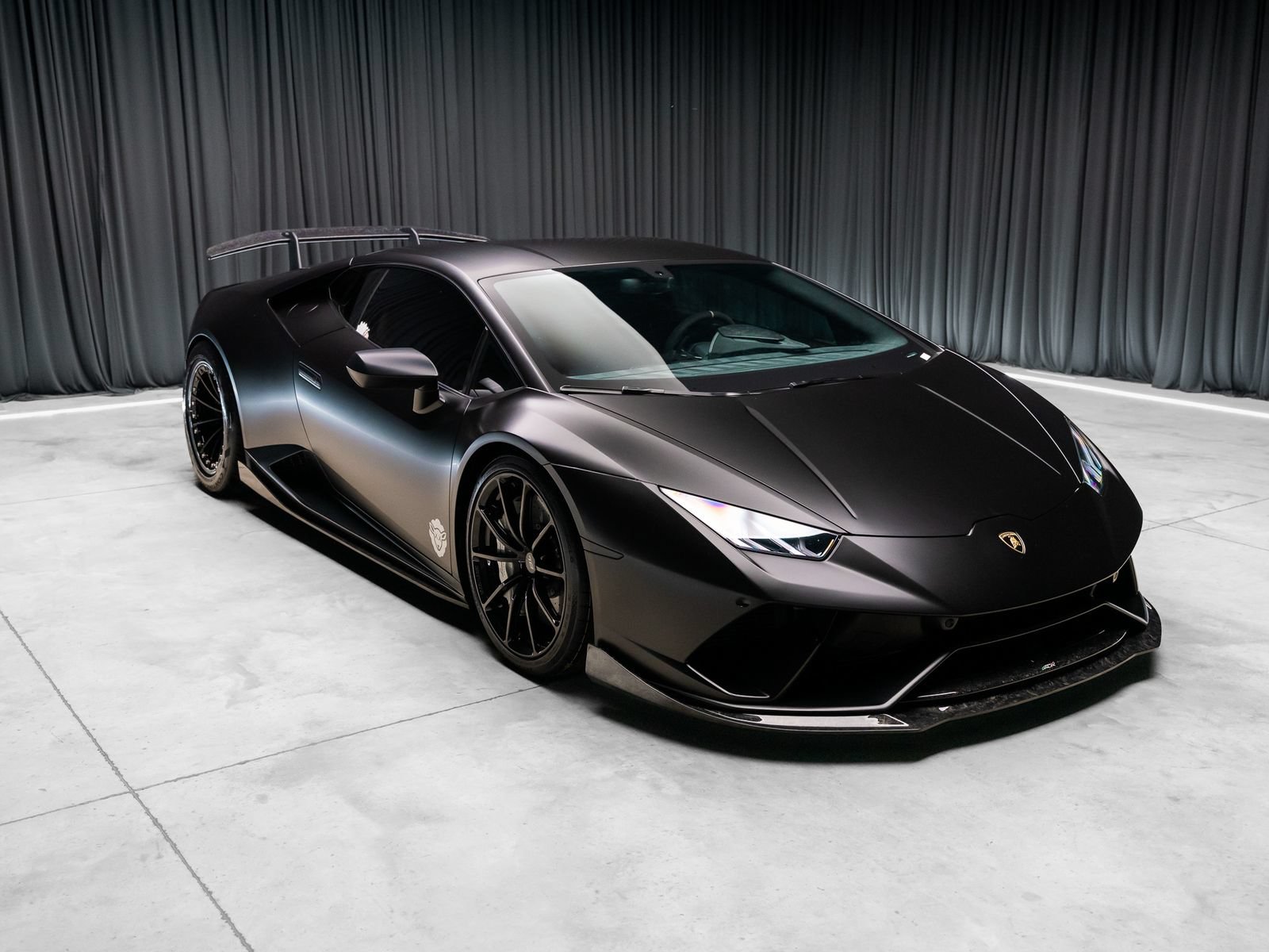 Used 2018 Lamborghini Huracan Performante AWD/4WD image 17
