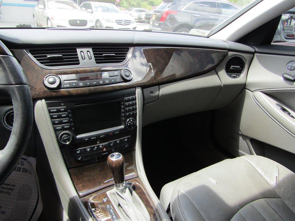 Used 2008 Mercedes-Benz CLS 550 image 10