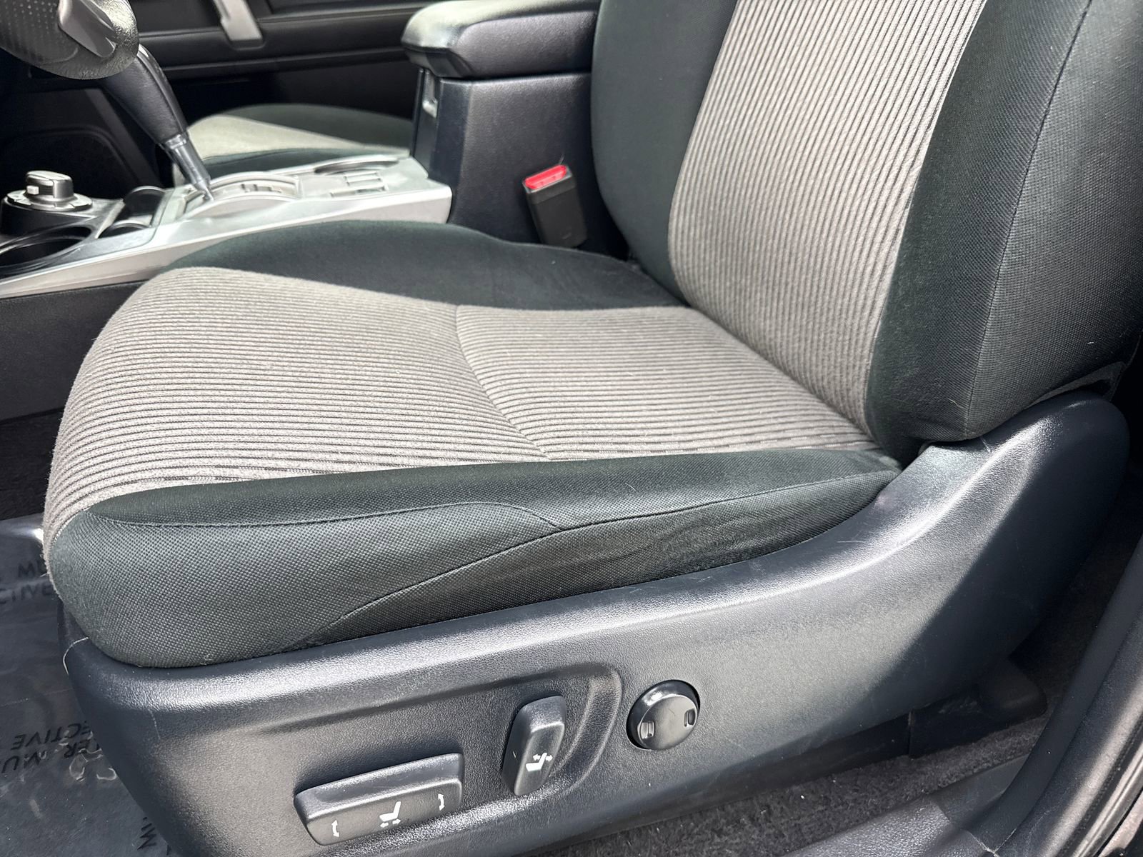 Used 2023 Toyota 4Runner SR5 AWD/4WD image 34