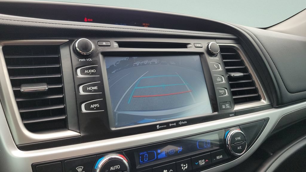 Certified 2018 Toyota Highlander SE FWD image 17