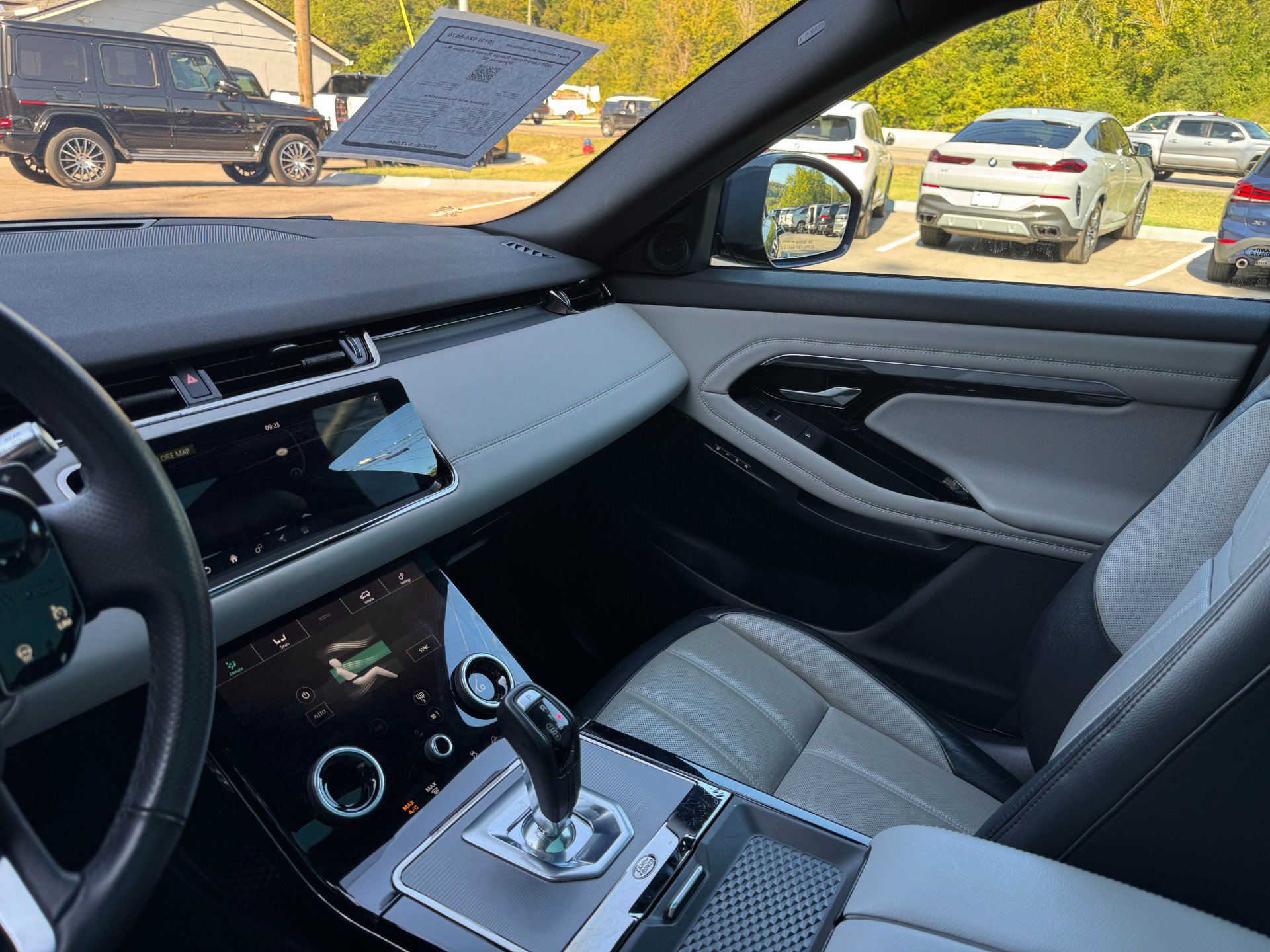 Used 2020 Land Rover Range Rover Evoque R-Dynamic SE image 21