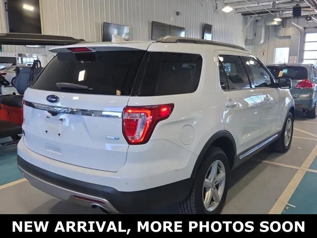 Used 2017 Ford Explorer XLT w/ Equipment Group 201A AWD/4WD image 3