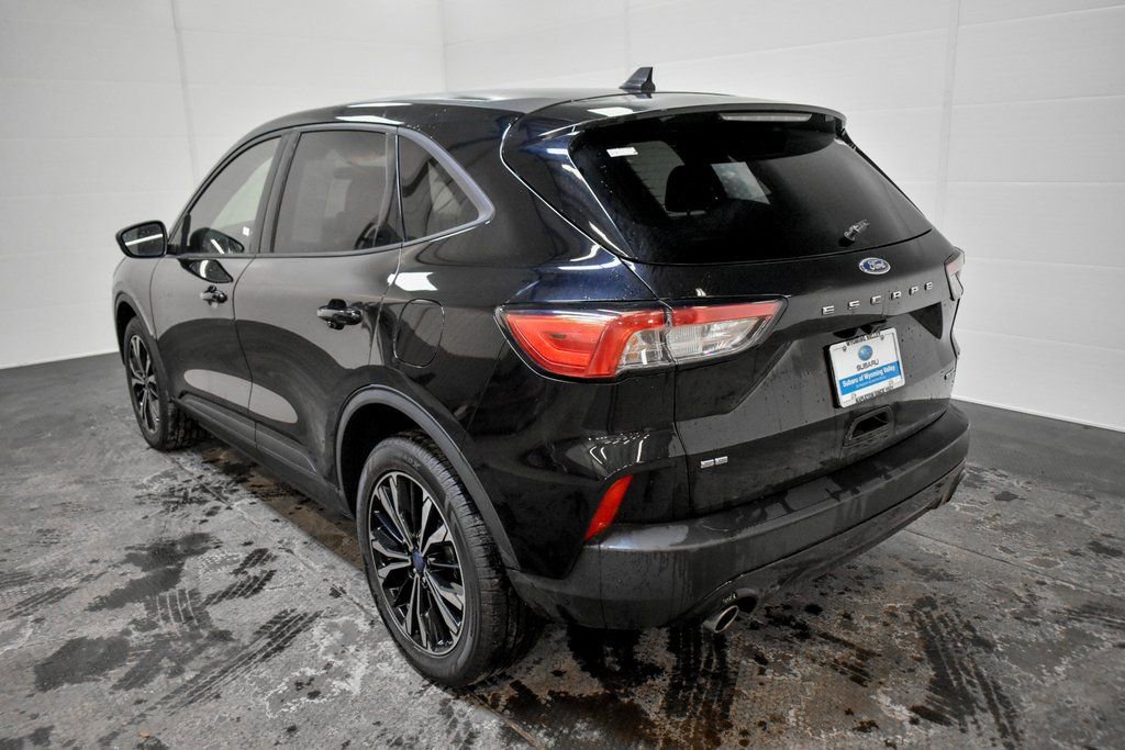Used 2022 Ford Escape SE w/ SE Sport Appearance Package image 6