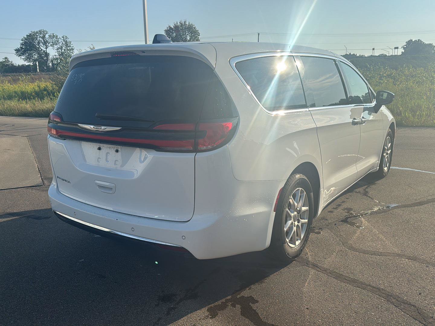 Used 2025 Chrysler Pacifica Select FWD image 5