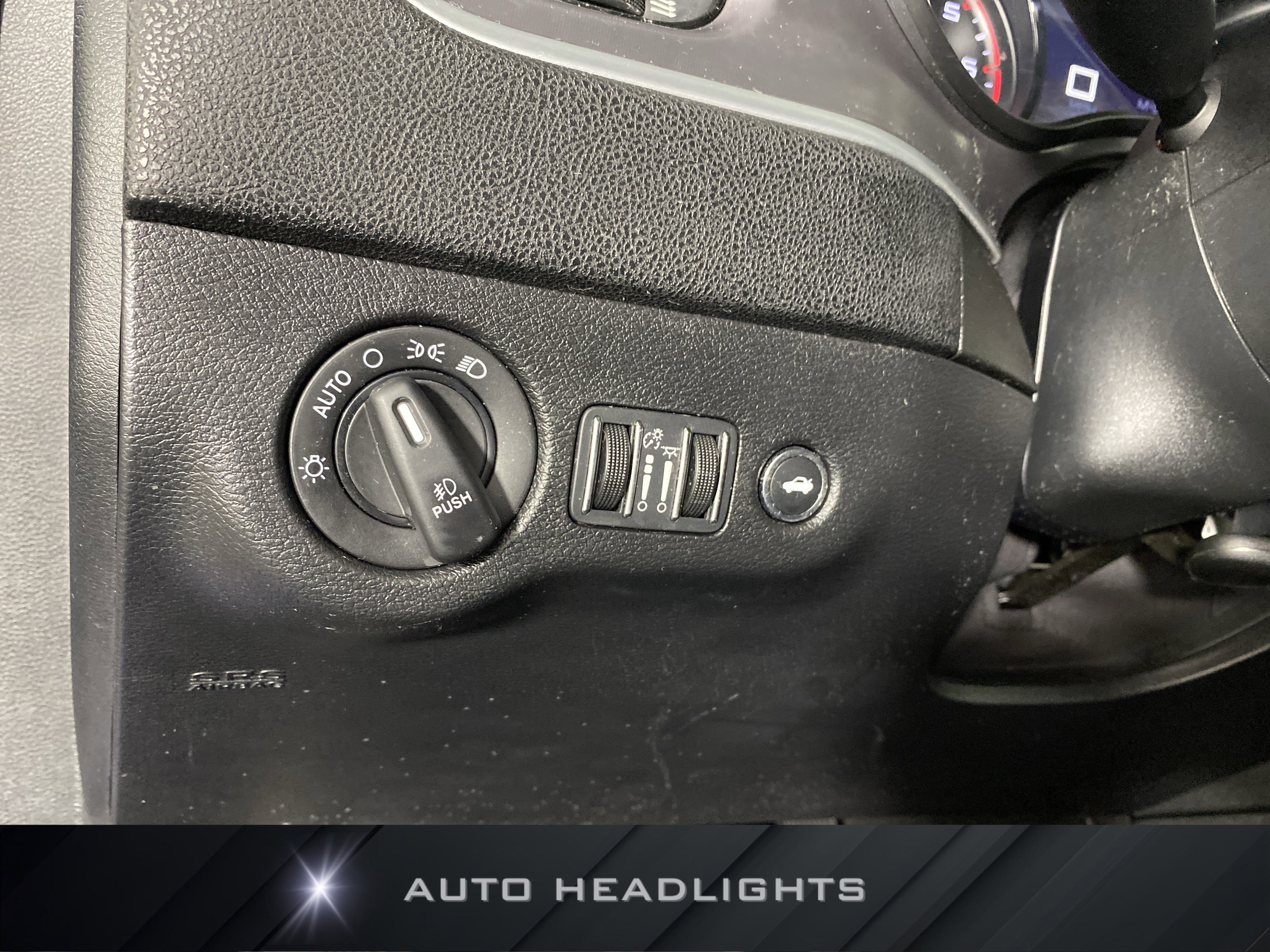 Used 2019 Dodge Charger SXT w/ Blacktop Package image 25