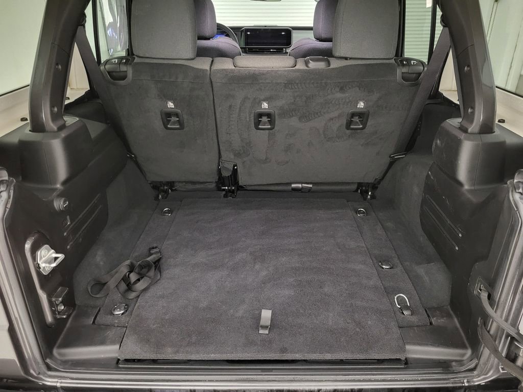 Used 2025 Jeep Wrangler Sport S image 24