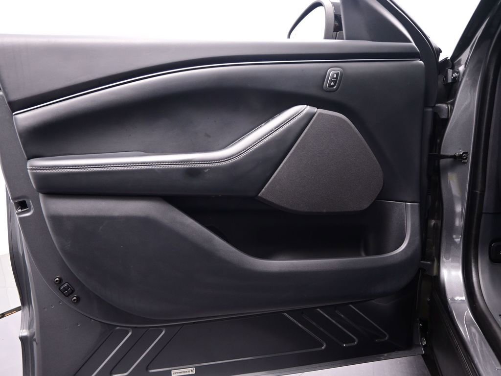 Used 2023 Ford Mustang Mach-E Select image 13