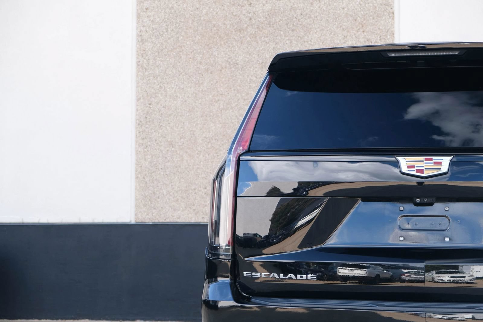 Used 2021 Cadillac Escalade ESV Sport w/ Driver Assist Tech Package RWD image 17