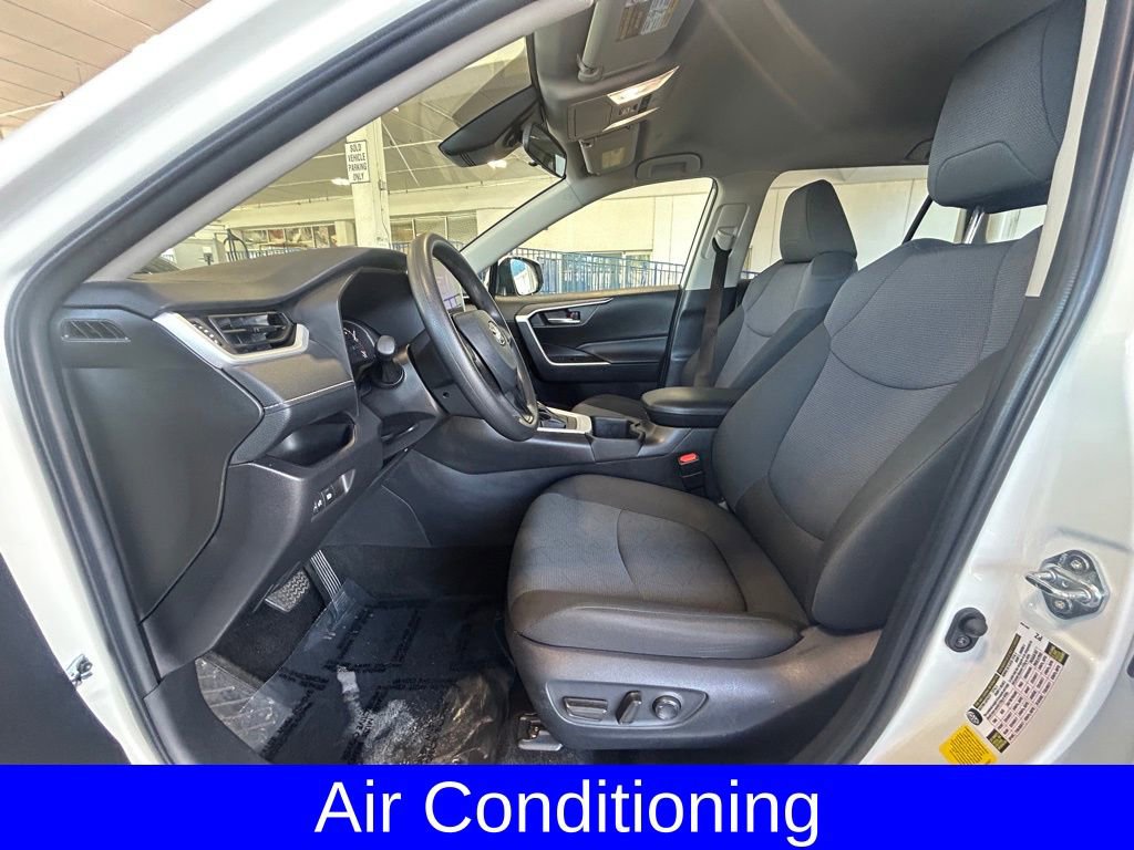 Used 2025 Toyota RAV4 XLE image 9