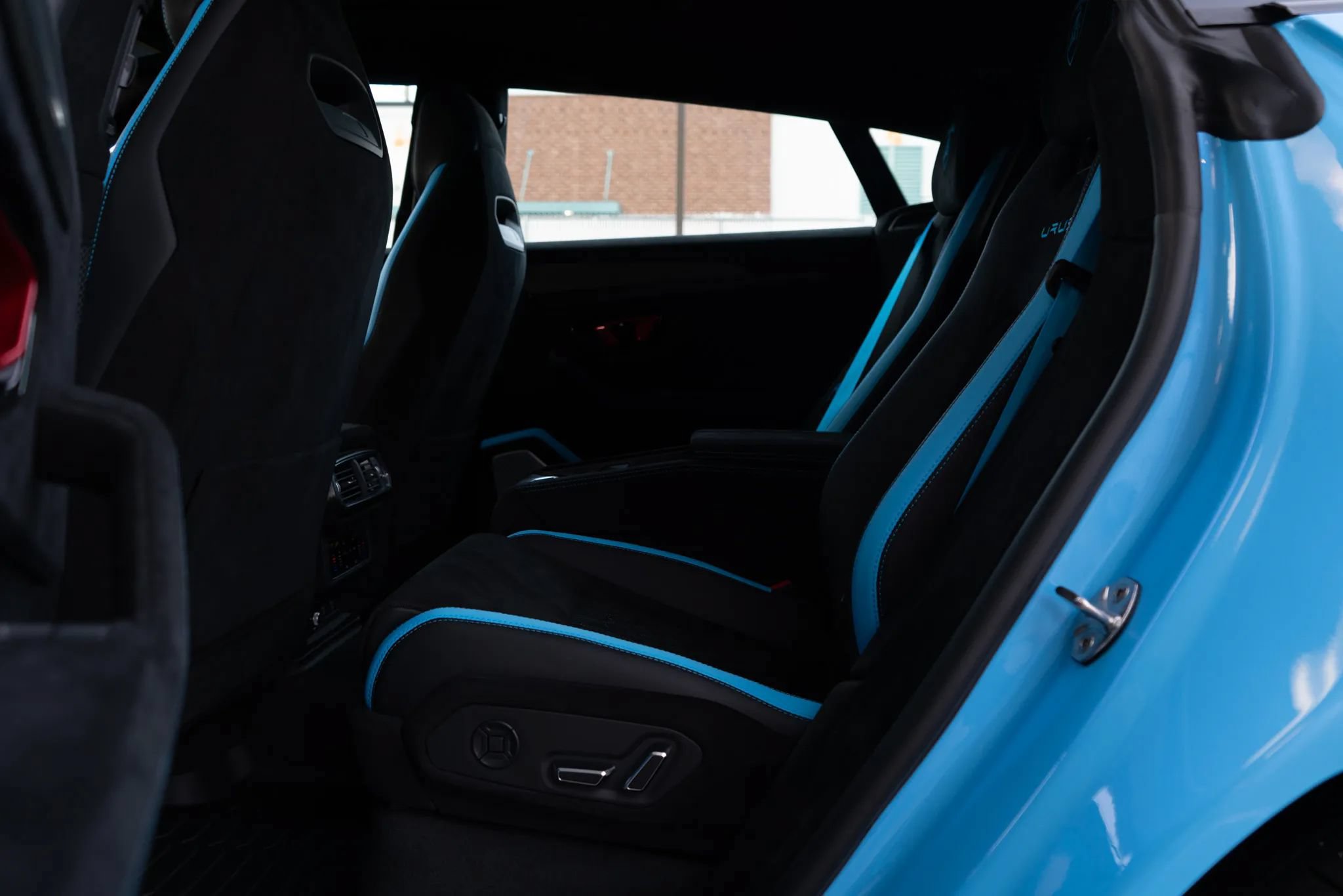Used 2024 Lamborghini Urus Performante AWD/4WD image 29