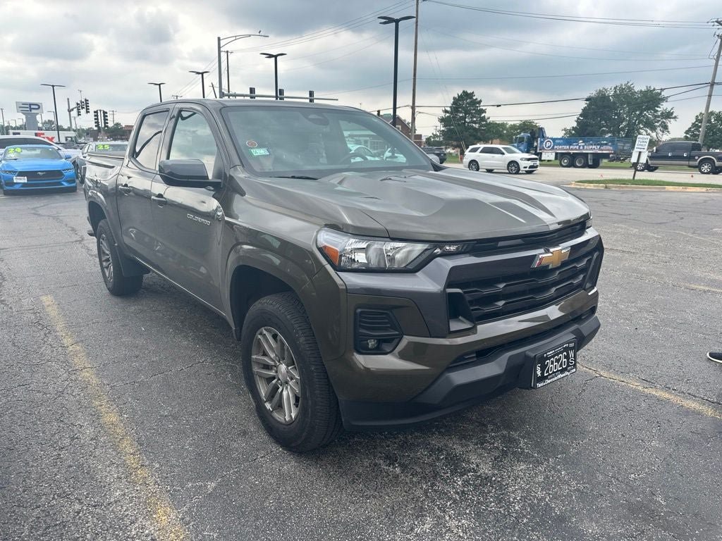 Used 2023 Chevrolet Colorado LT w/ LT Convenience Package II AWD/4WD image 4