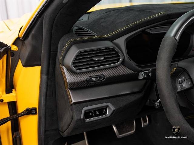 Used 2024 Lamborghini Urus Performante AWD/4WD image 31