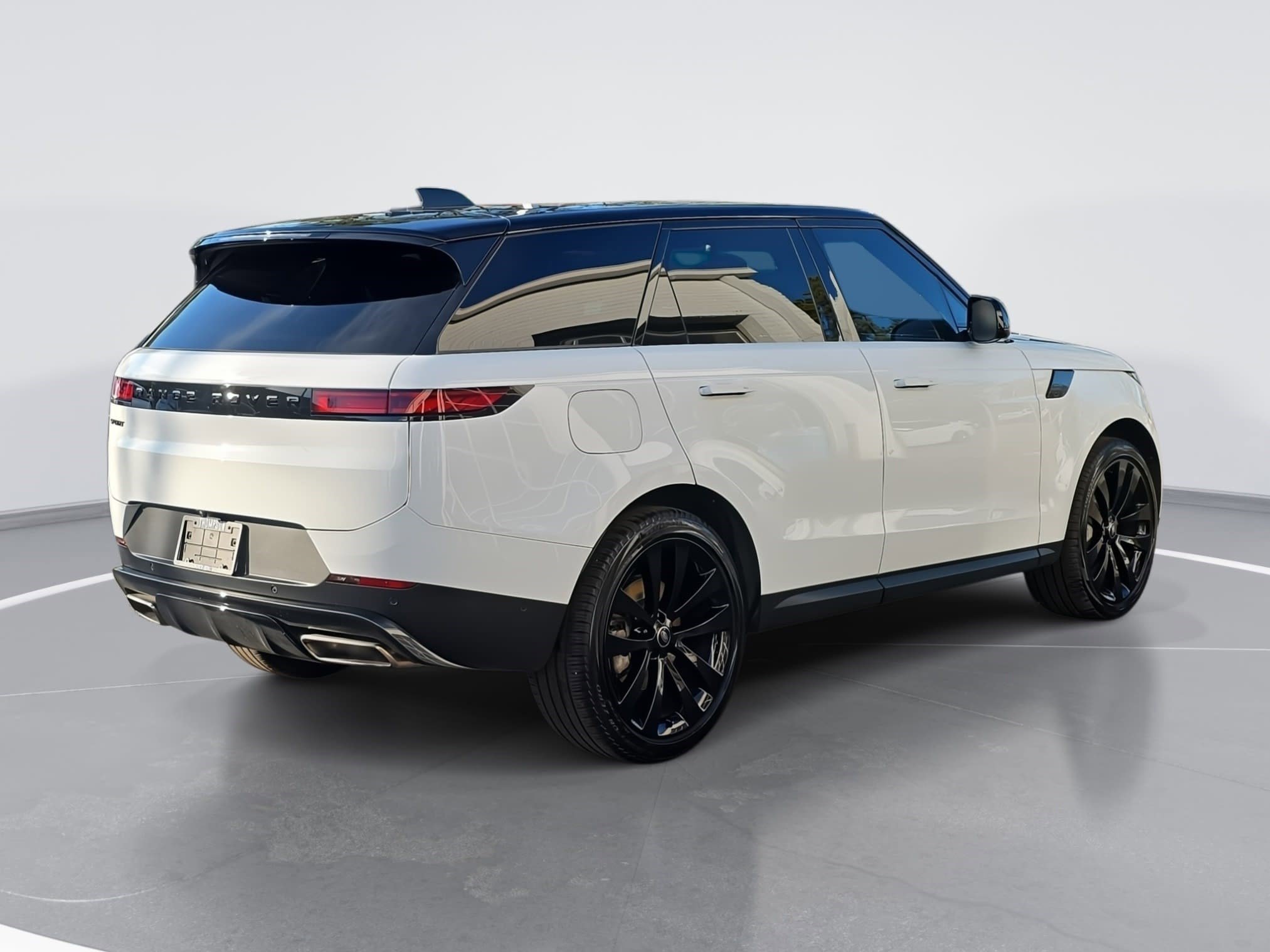 Used 2024 Land Rover Range Rover Sport SE AWD/4WD image 3