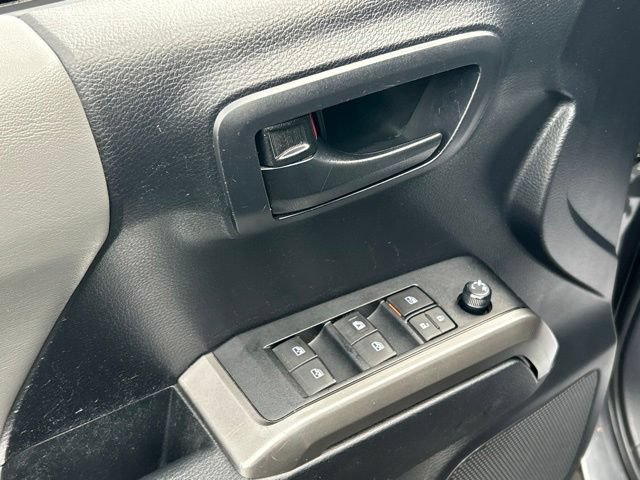Used 2019 Toyota Tacoma SR5 AWD/4WD image 21