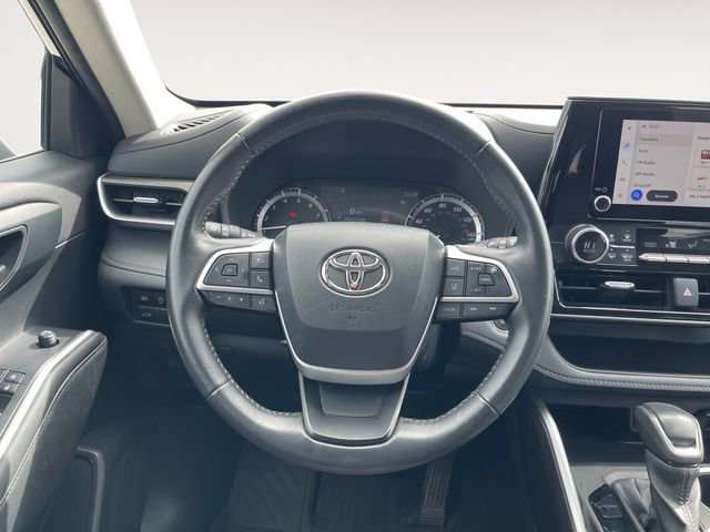 Used 2023 Toyota Highlander LE FWD image 12