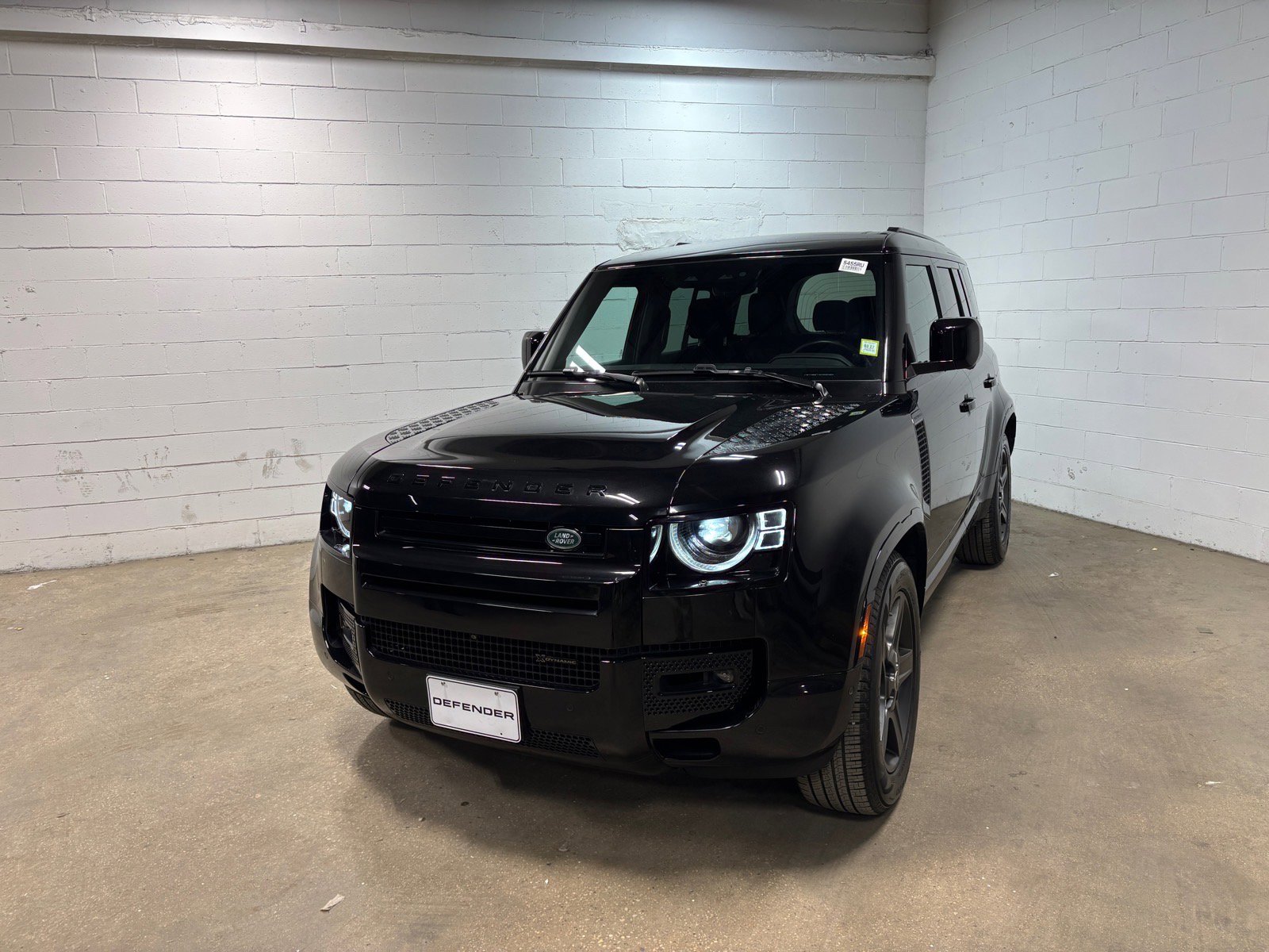 Used 2023 Land Rover Defender 110 X-Dynamic SE image 2