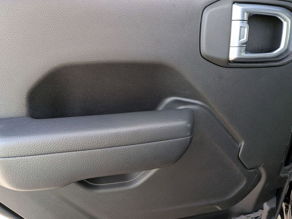 Used 2025 Jeep Wrangler Unlimited Rubicon w/ Convenience Group image 24