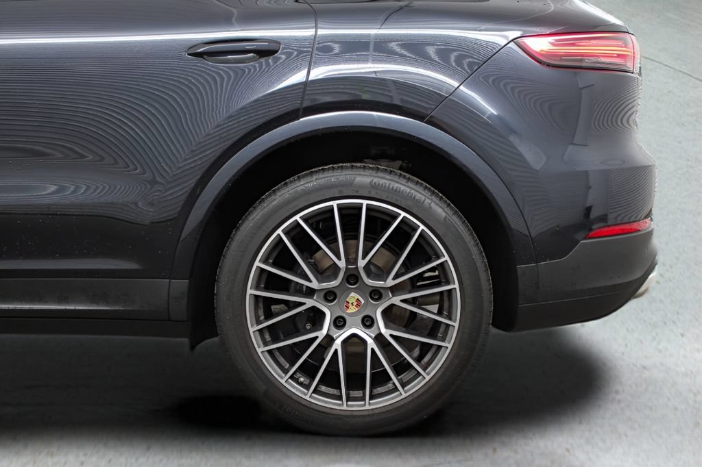Used 2023 Porsche Cayenne AWD/4WD image 33