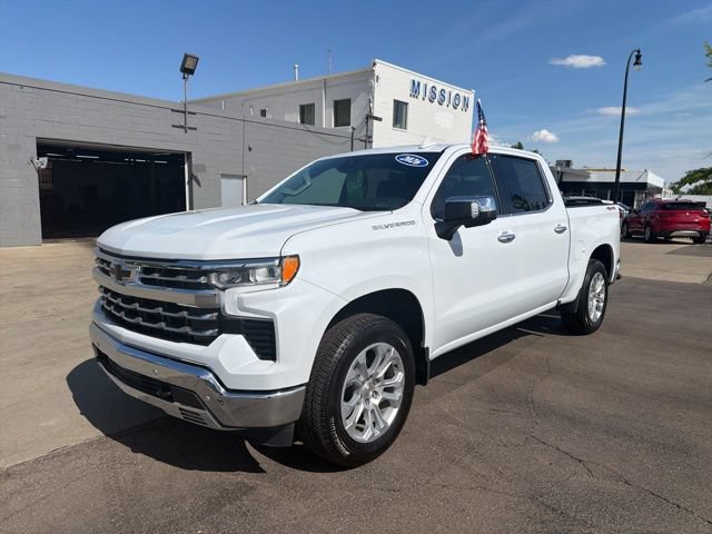 Used 2026 Chevrolet Silverado 1500 LTZ w/ LTZ Premium Package AWD/4WD image 3