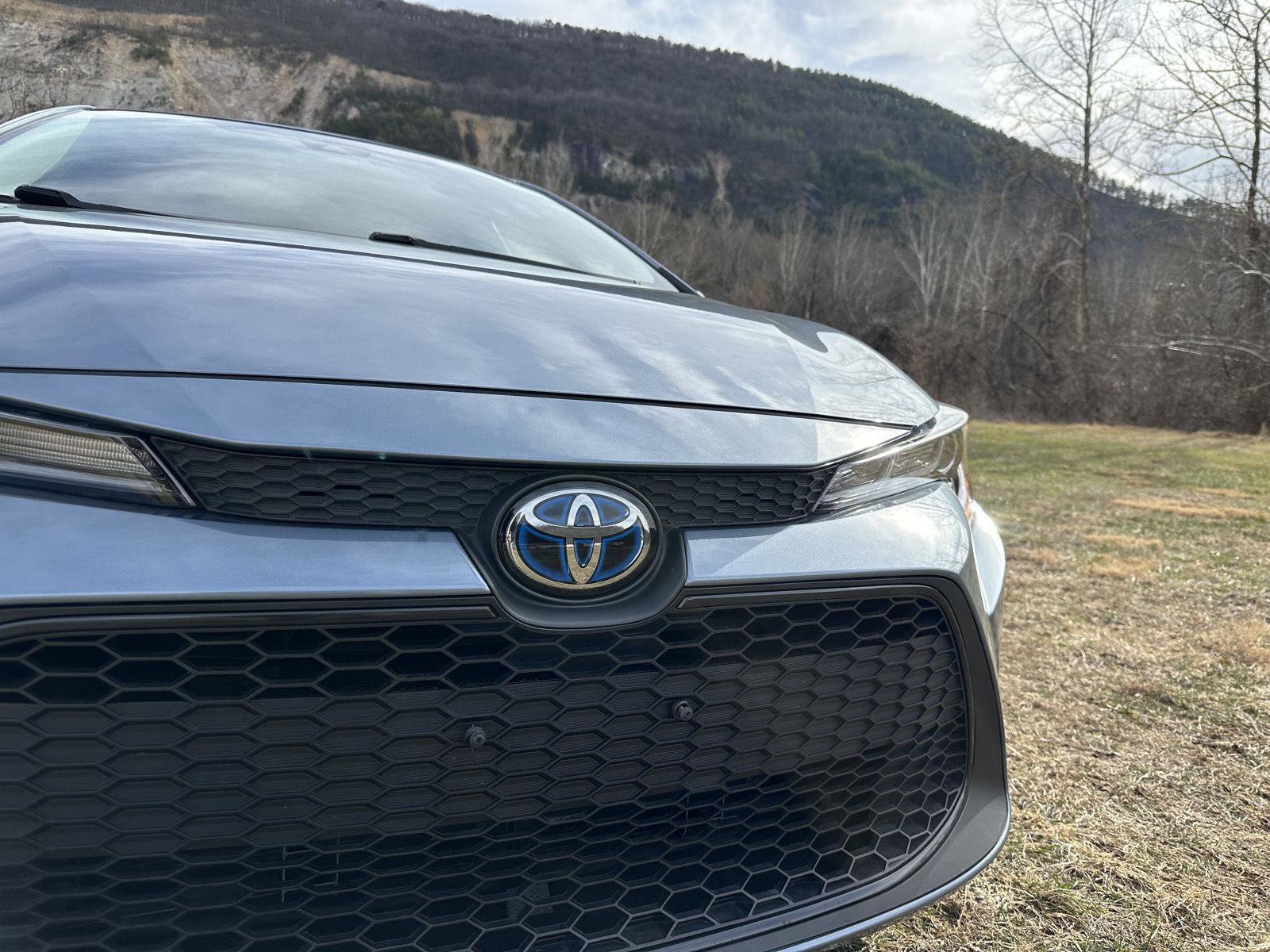 Used 2022 Toyota Corolla LE image 3