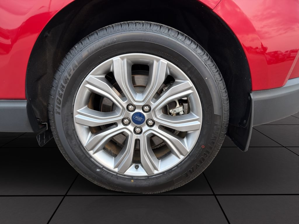 Used 2022 Ford Edge Titanium w/ Class II Trailer Tow Package AWD/4WD image 12