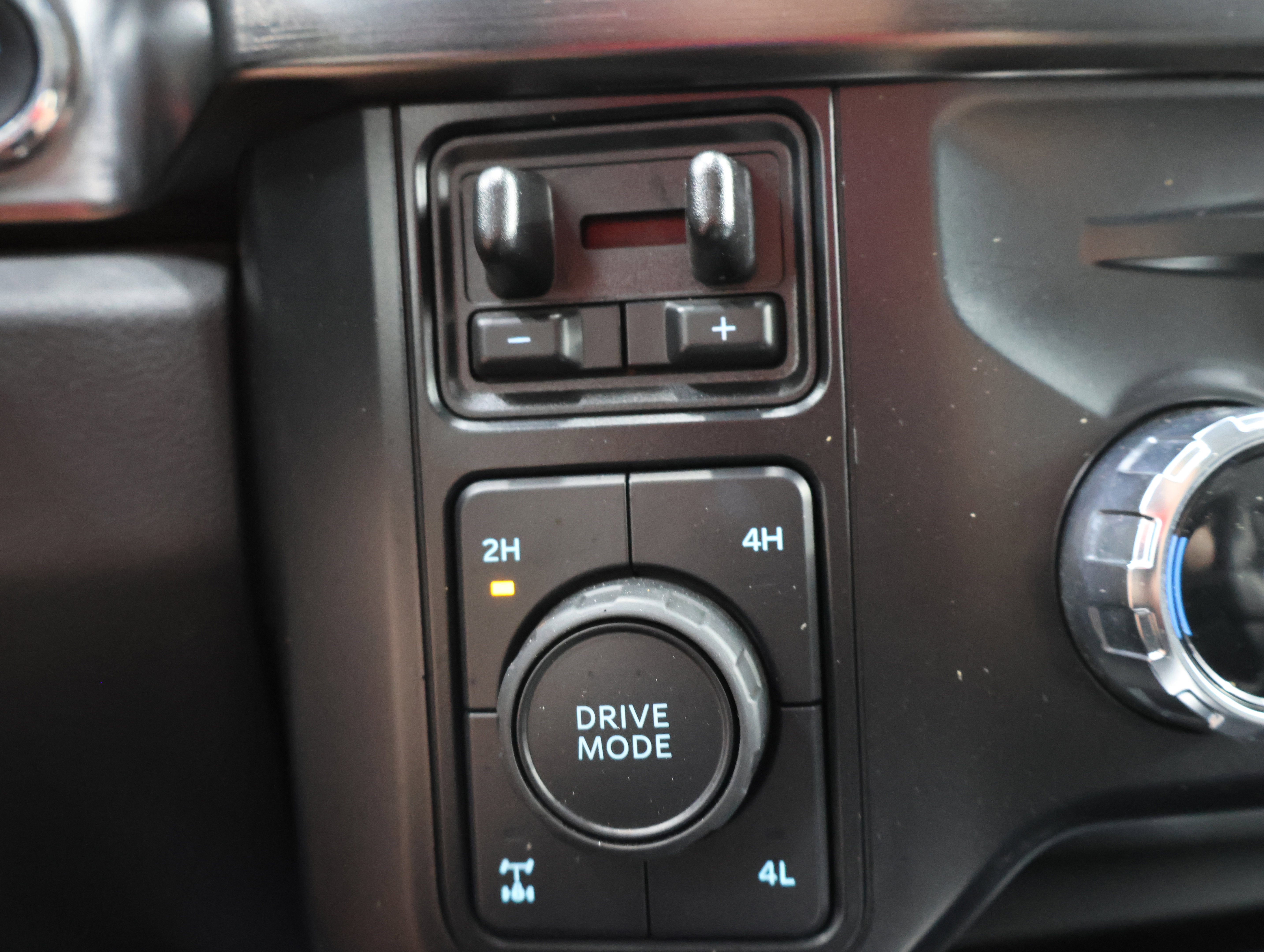 Used 2023 Ford F350 Lariat AWD/4WD image 43