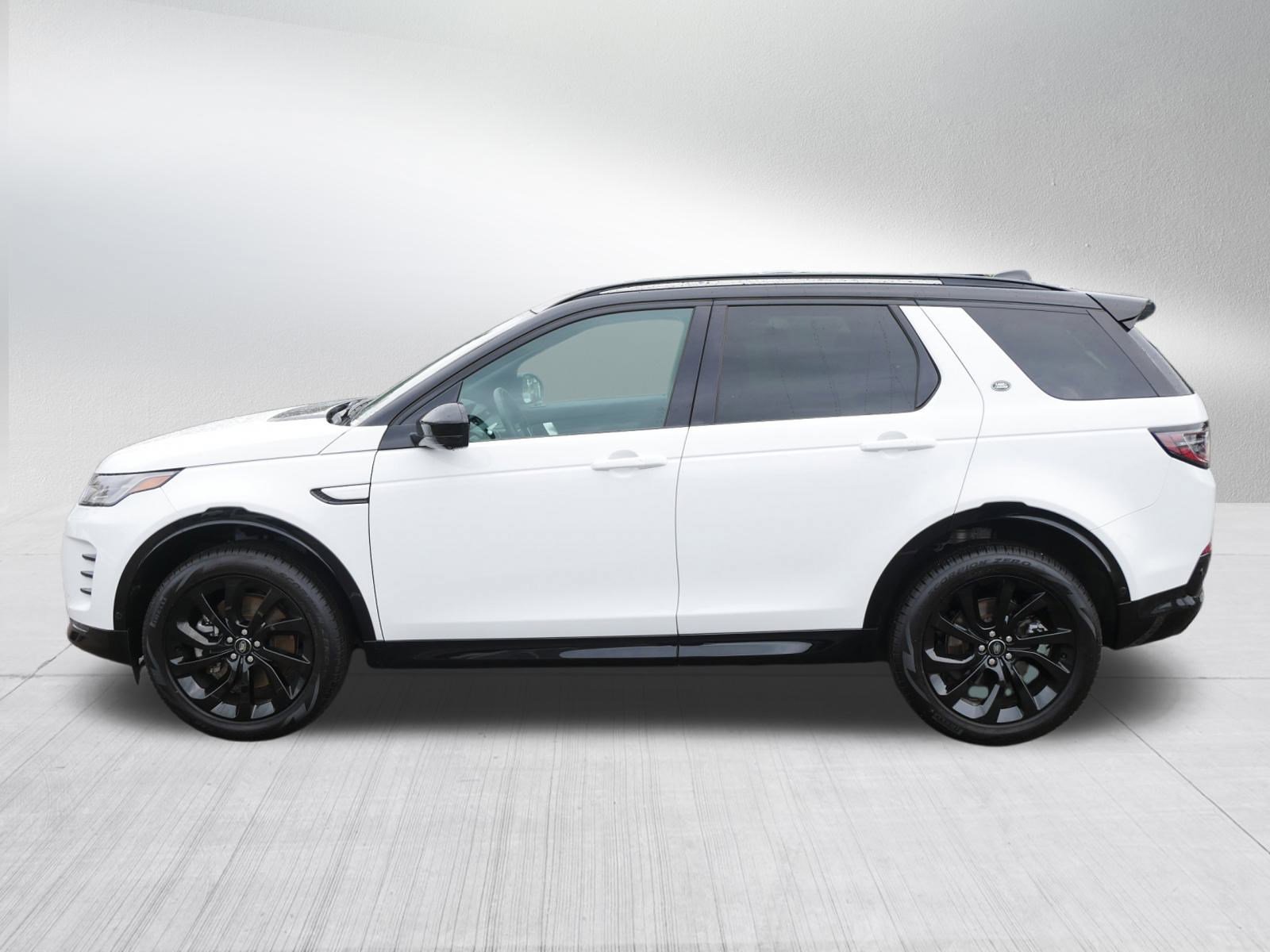 Used 2024 Land Rover Discovery Sport Dynamic SE image 8