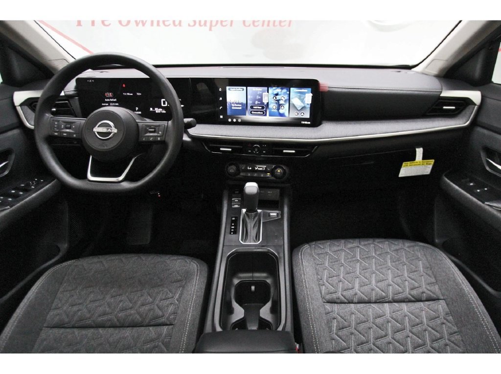 Used 2026 Nissan Kicks SV w/ SV Premium Package FWD image 7