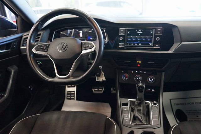 Used 2023 Volkswagen Jetta Sport image 8