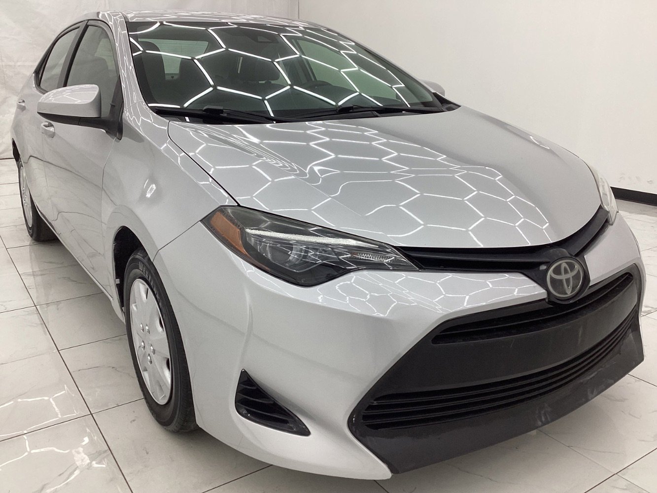 Used 2018 Toyota Corolla L FWD image 3