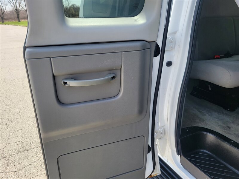 Used 2014 Ford E-350 and Econoline 350 XLT RWD image 30