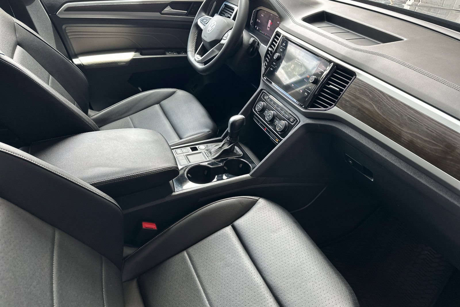 Used 2023 Volkswagen Atlas SE w/ Panoramic Sunroof Package FWD image 17