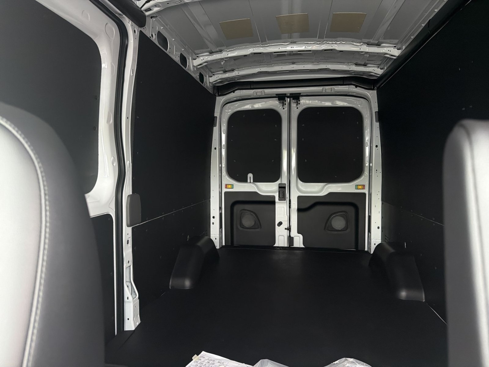 New 2026 Ford Transit 250 148 Medium Roof w/ Load Area Protection Package RWD image 31
