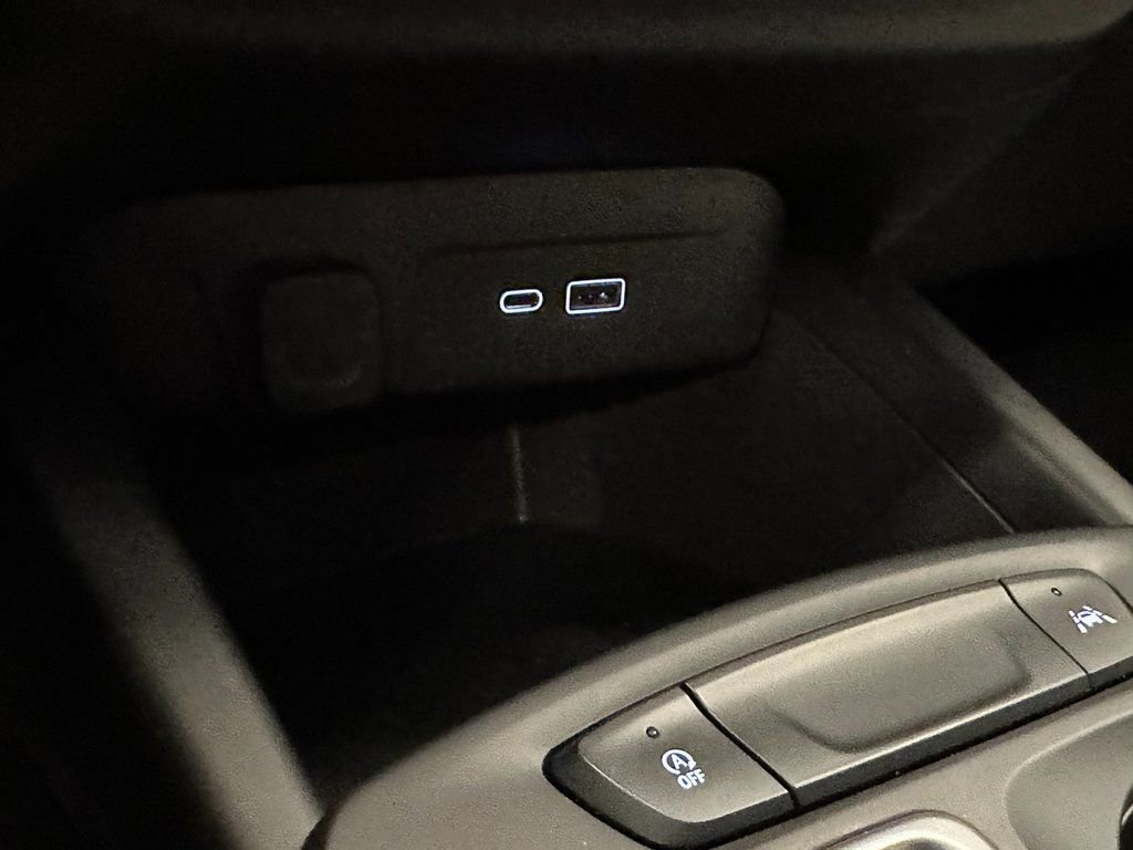 Used 2025 Chevrolet Trax LS w/ LS Convenience Package image 14