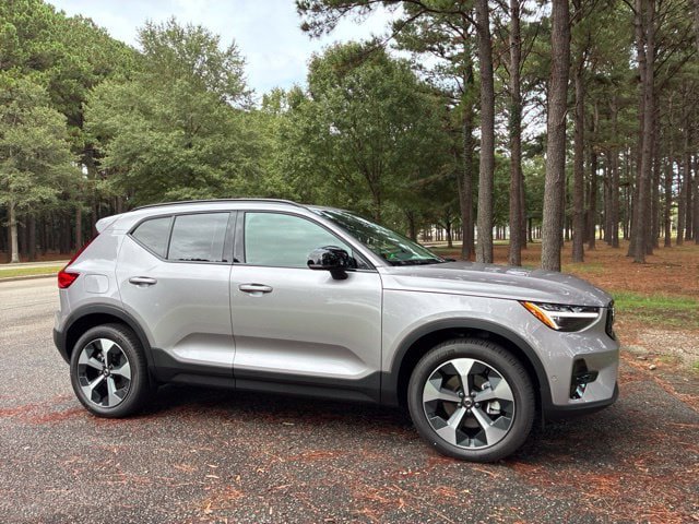 New 2026 Volvo XC40 B5 Plus w/ Protection Package Premier AWD/4WD image 4