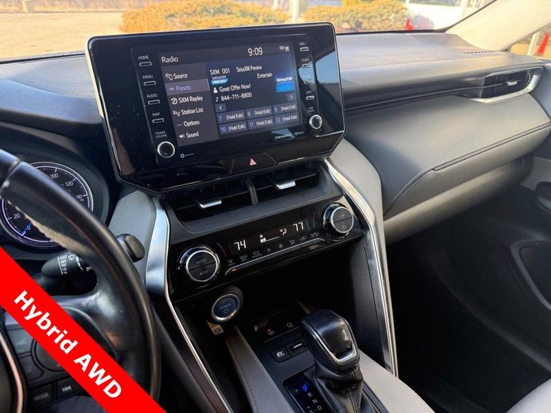 Used 2021 Toyota Venza LE w/ Carpet Mat Package (TMS) image 25