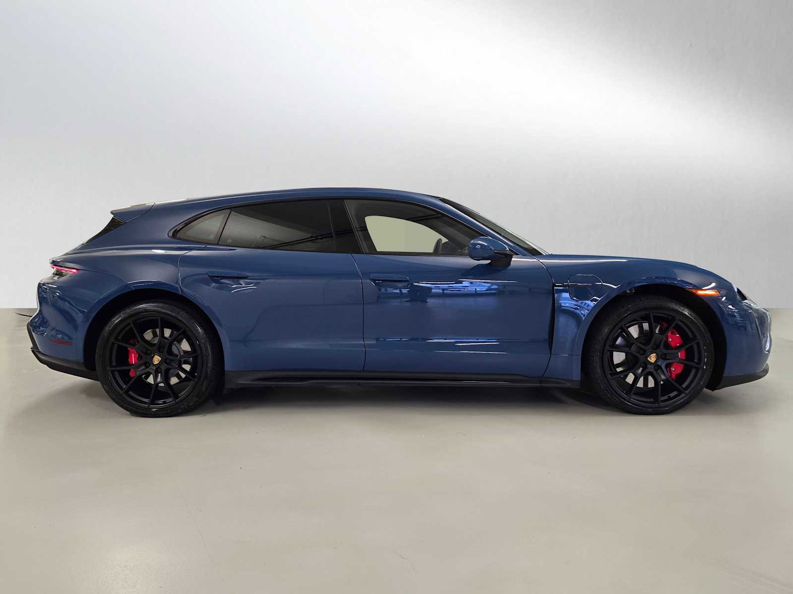 Used 2024 Porsche Taycan GTS image 6