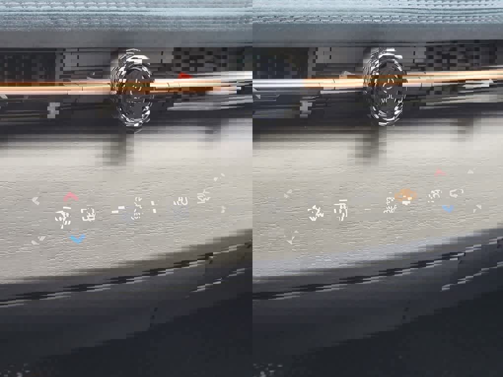 New 2025 Nissan Ariya Platinum image 16