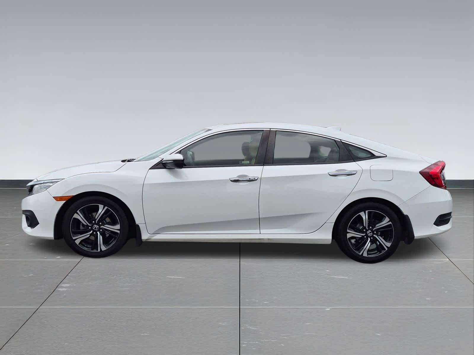 Used 2018 Honda Civic Touring image 3